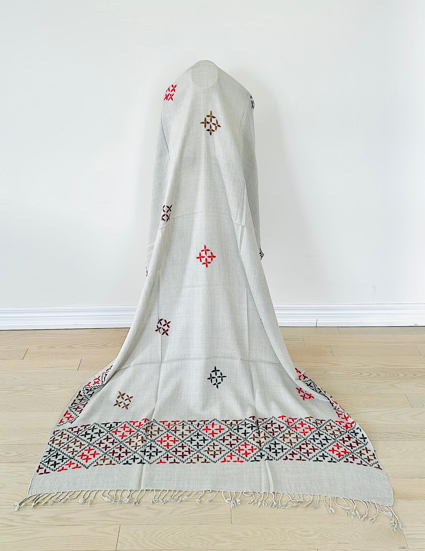 Elegant White and Grey Pashmina Shawl with Floral Design